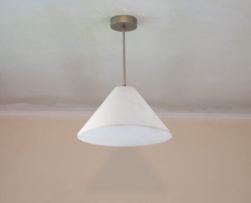Lampadario chiuso nella parte bassa per una luce diffusa